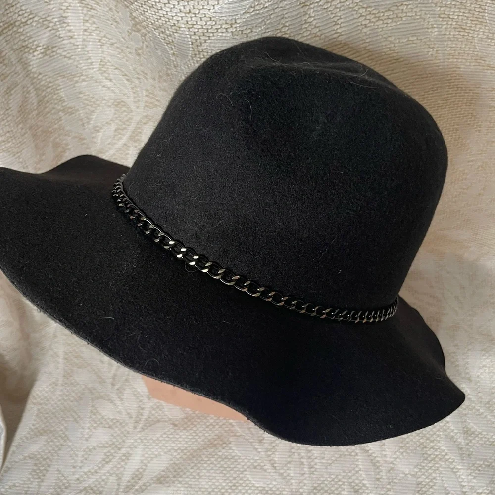 Black Women's Hat with Chain Detail